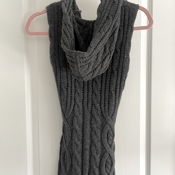 Sweater vest - Picture 2 of 3